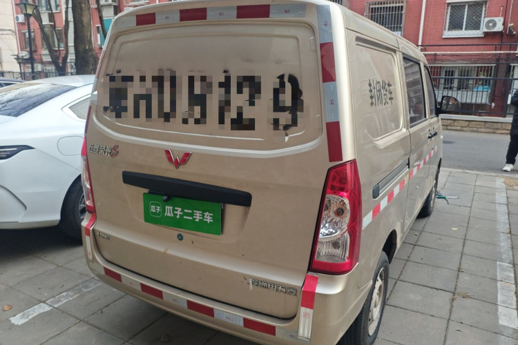 五菱汽车 五菱荣光 2019款 1.2L S 厢式运输车标准型5座车身外观6