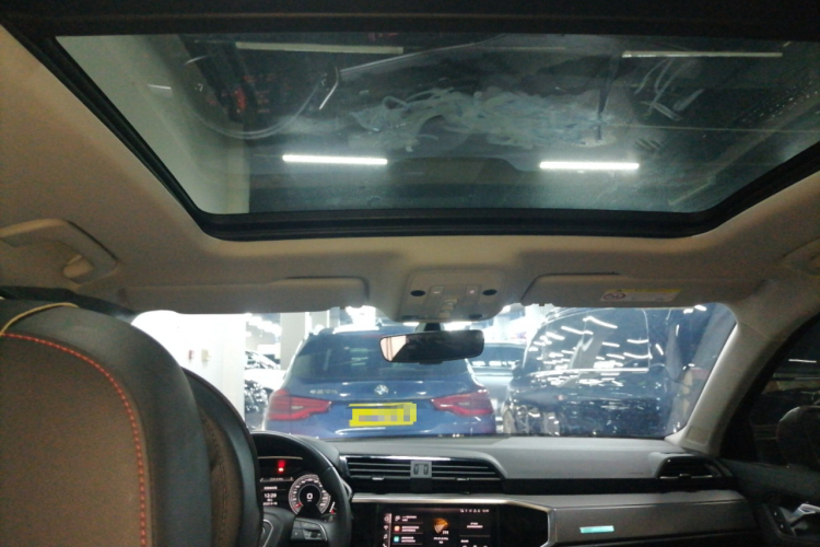 奥迪Q3 2022款 40 TFSI RS套件燃速型局部细节22