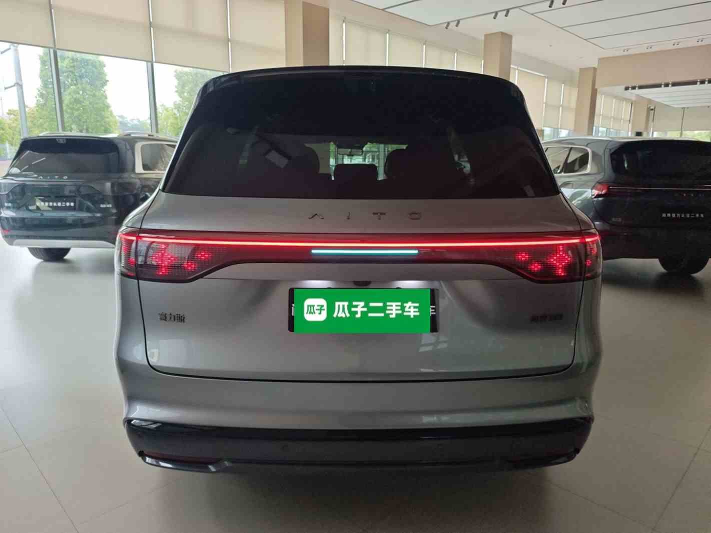鸿蒙智行 问界M8 2025款 增程 Ultra版 53.4kWh 5座版 (192线激光雷达）(4)