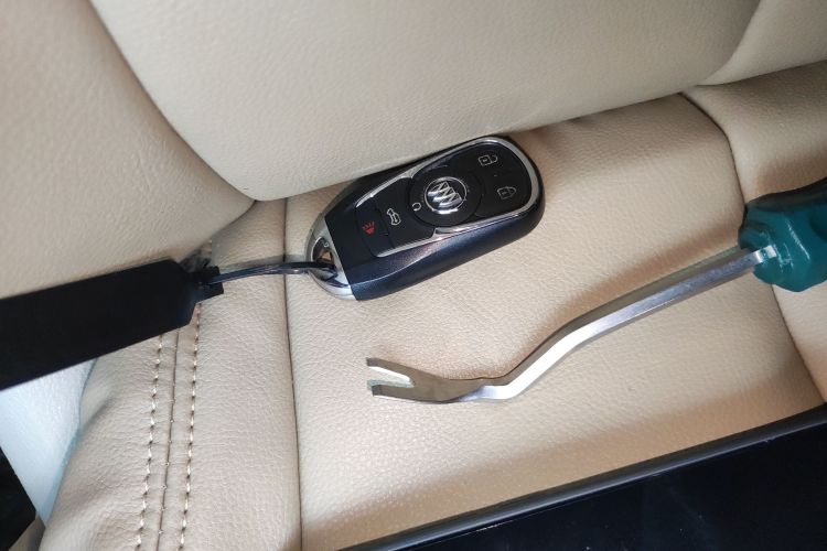 别克GL8 2021款 陆上公务舱 652T 舒适型中控内饰11