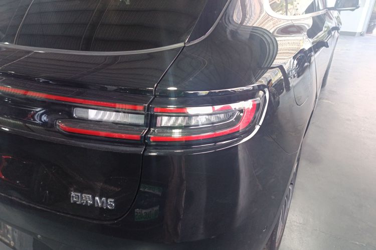 鸿蒙智行 问界M5 2022款 增程四驱性能版车身外观9