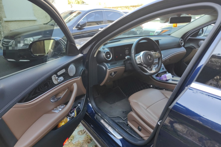 奔驰E级 2020款 改款 E 300 L 运动殊享版中控内饰20