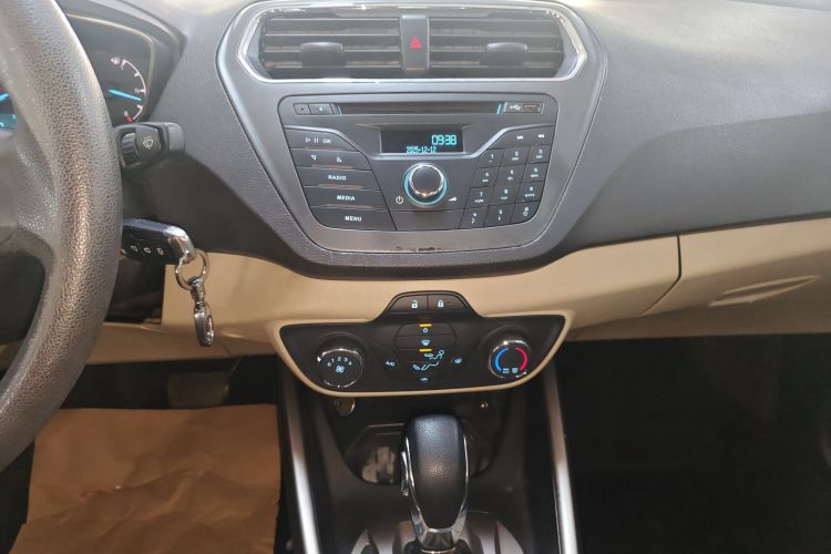 福特 福睿斯 2015款 1.5L 自动舒适型中控内饰16