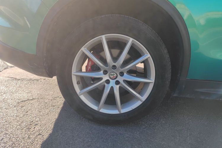 阿尔法·罗密欧 Stelvio斯坦维 2017款 2.0T 200HP 豪华版车身外观6003