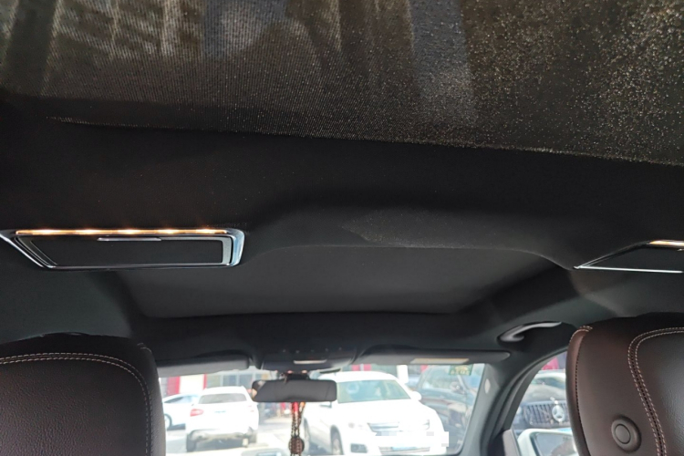 奔驰GLC 2022款 改款 GLC 300 L 4MATIC 动感型臻藏版中控内饰22