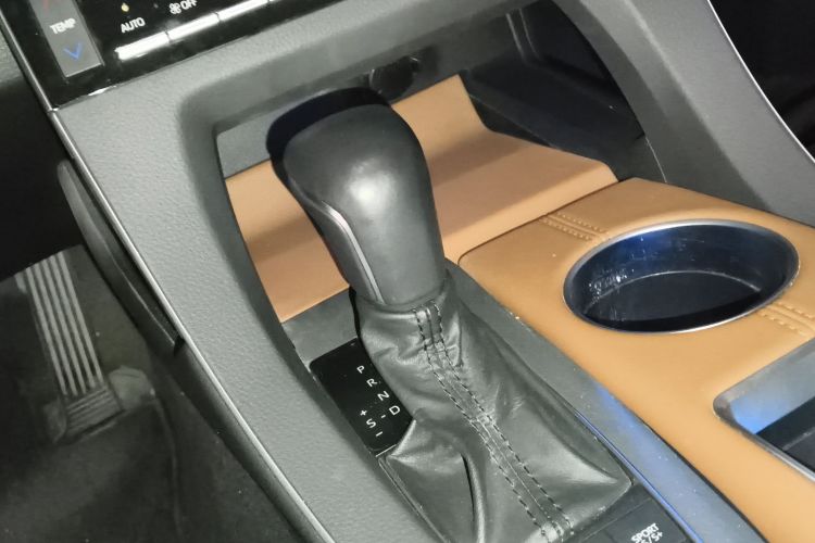 丰田 亚洲龙 2019款 2.5L Touring尊贵版 国VI中控内饰18