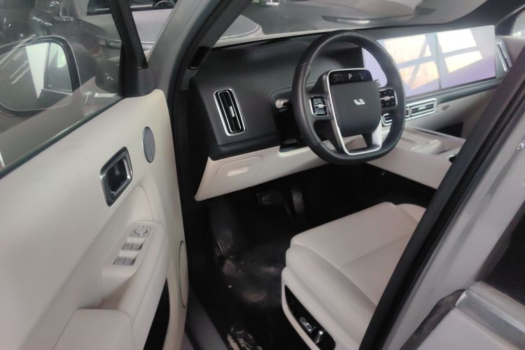 理想汽车 理想L8 2024款 Max中控内饰7003