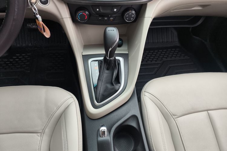 别克 英朗 2018款 15T 双离合精英型 国V中控内饰18