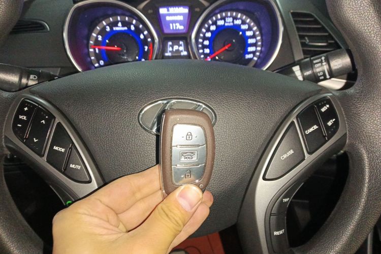 现代 朗动 2016款 1.6L 自动尊贵型中控内饰7001