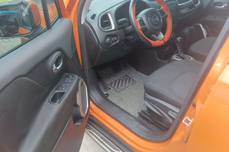 Jeep 自由侠 2017款 180T 自动动能版+中控内饰7003