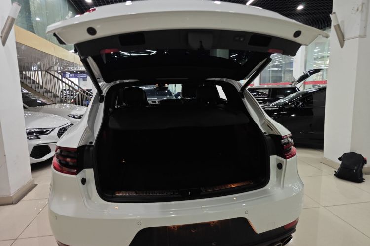 保时捷 2017款  Macan S 3.0T机舱底盘23