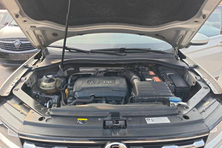 大众 途观L 2017款 330TSI 自动两驱豪华版机舱底盘24