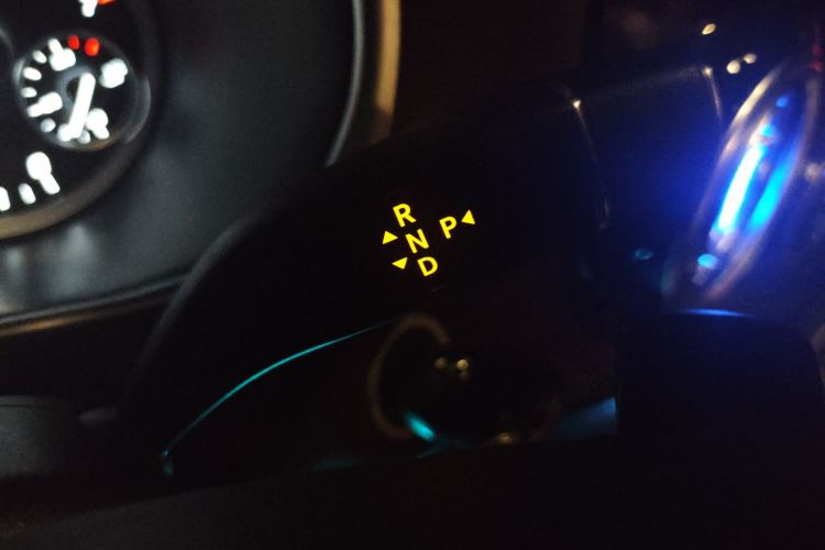 奔驰 威霆 2023款 2.0T 商务版 7座中控内饰18