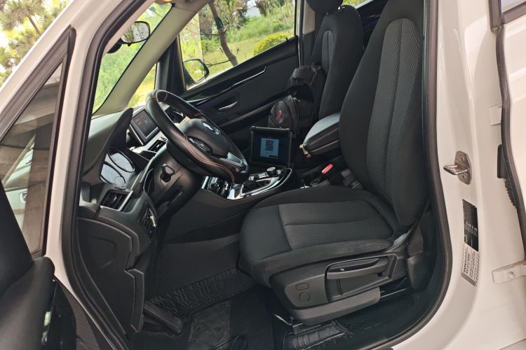 宝马2系旅行车 2018款 218i 时尚型中控内饰19