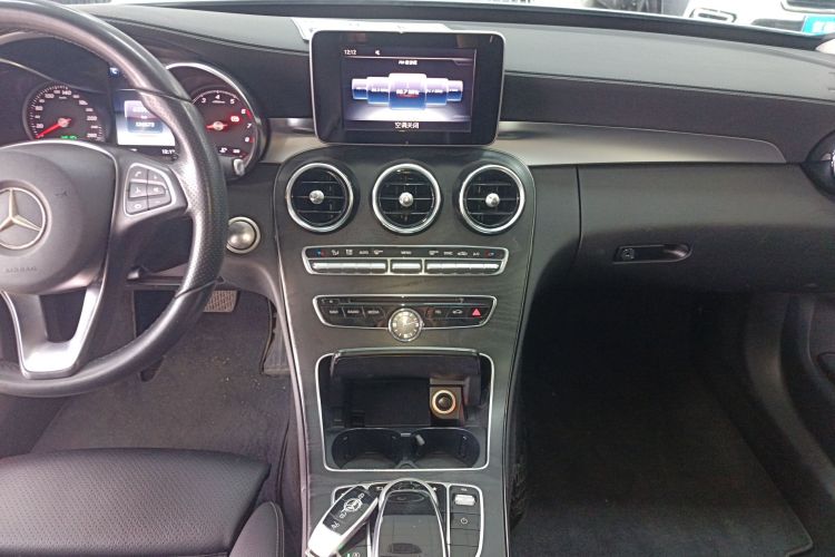 奔驰C级 2017款 改款 C 200 L 运动版中控内饰16