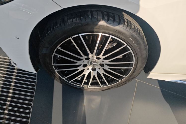 奔驰C级 2023款 C 260 L 运动版车身外观6007