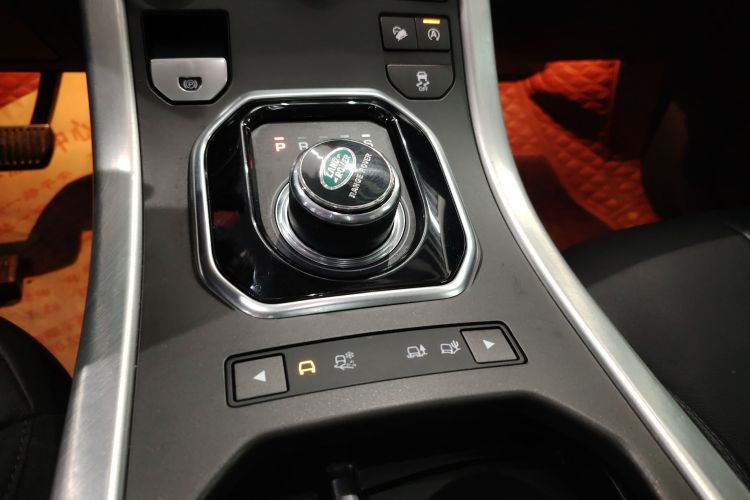 路虎 揽胜极光 2017款 2.0T 英伦锋尚版中控内饰18