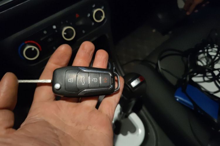 名爵3 2013款 1.3L AMT舒适版中控内饰11