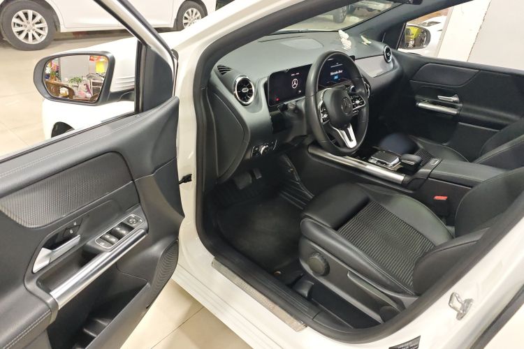 奔驰B级 2020款 B 200 动感型中控内饰7003