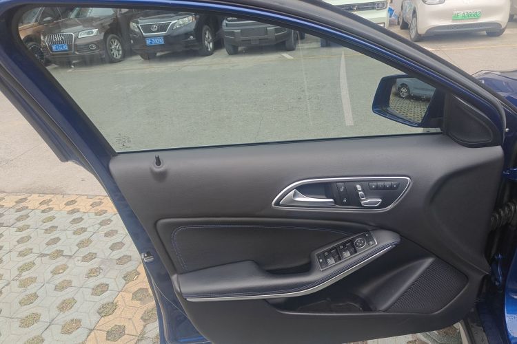 奔驰GLA 2019款 GLA 200 动感型中控内饰7007