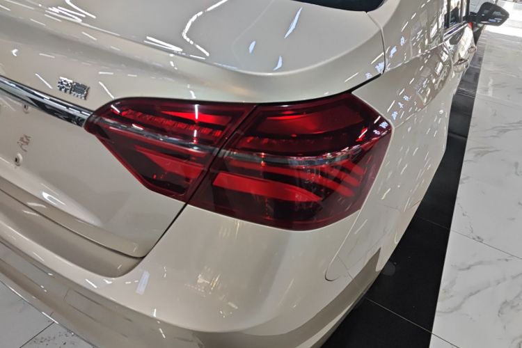 吉利汽车 帝豪 2018款 1.5L CVT向上互联版车身外观9