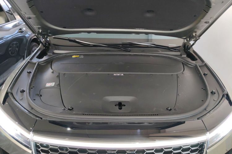 理想汽车 理想ONE 2021款 增程6座版机舱底盘24