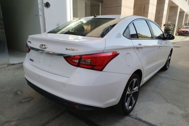 奇瑞 艾瑞泽5 2019款 改款PRO 1.5L 手动青春版 国VI车身外观7