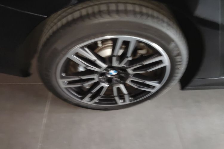 宝马5系 2025款 525Li M运动套装车身外观6008