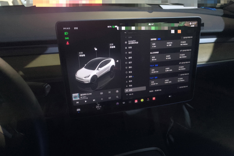 特斯拉 Model Y 2022款 改款 后轮驱动版中控内饰16