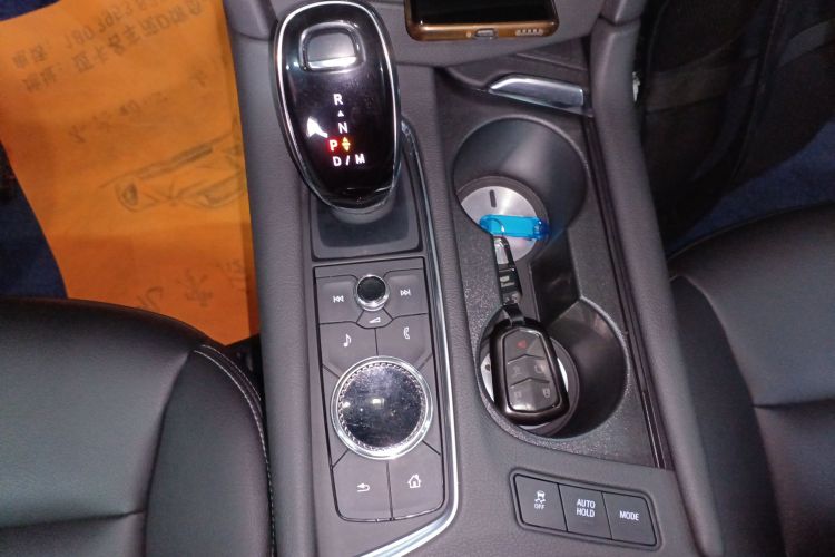 凯迪拉克XT5 2022款 2.0T 两驱豪华型中控内饰18