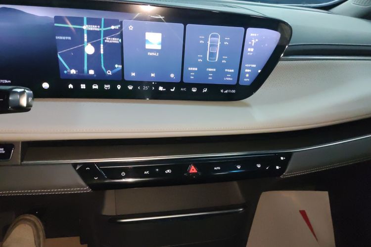 别克GL8 2025款 陆尊 智享版中控内饰16