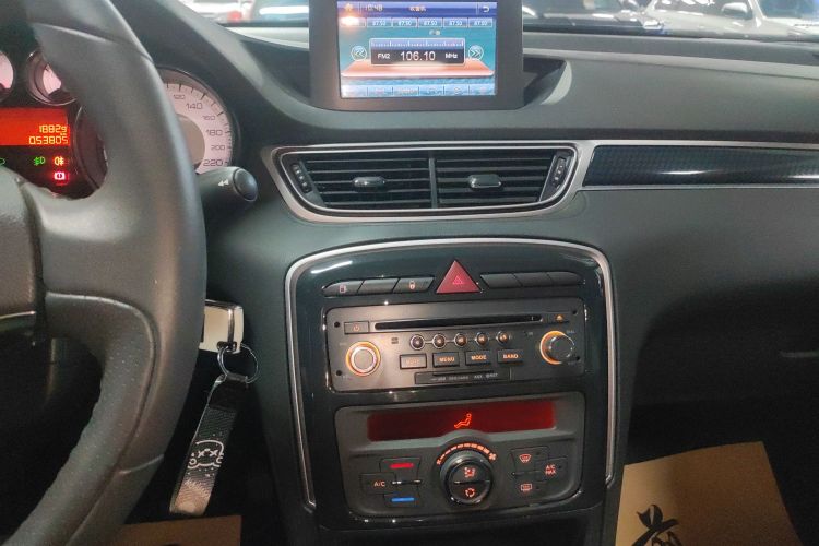 标致308 2014款 乐享版 经典 1.6L 手动风尚型局部细节16