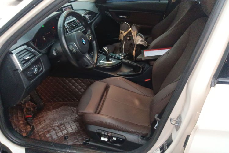 宝马3系 2019款 320Li M运动套装中控内饰19