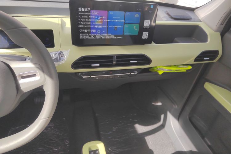 吉利银河 2024款 熊猫mini 200km 耐力熊中控内饰16