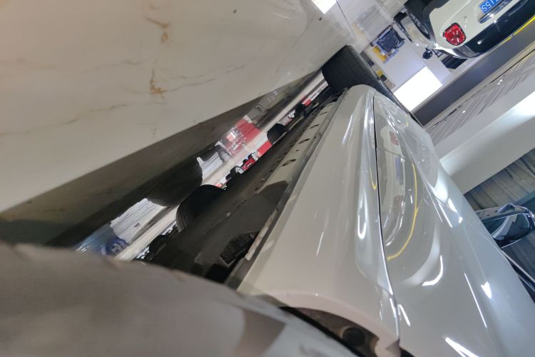 鸿蒙智行 问界M5 2022款 增程四驱性能版机舱底盘30