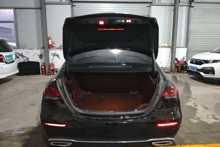 奔驰E级 2023款 改款 E 300 L 豪华型局部细节23