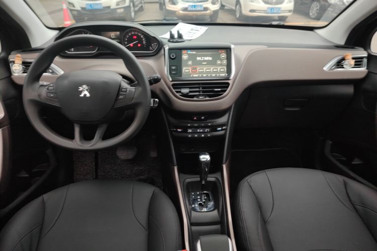 标致2008 2014款 1.6L 自动时尚版中控内饰7002