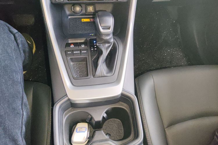 丰田 RAV4荣放 2023款 2.0L CVT两驱风尚Plus版中控内饰18