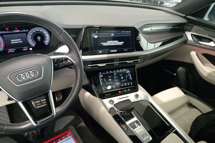 奥迪Q6 2023款 50 TFSI quattro 凌云版 edition one中控内饰16