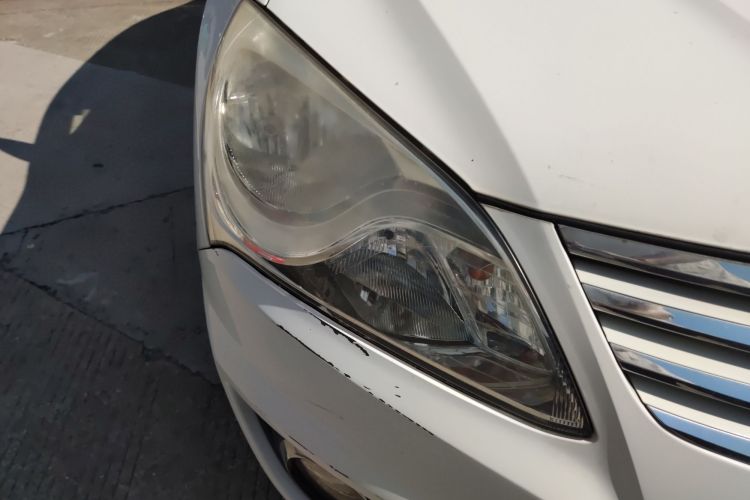 现代 悦动 2011款 1.6L 自动豪华型车身外观8