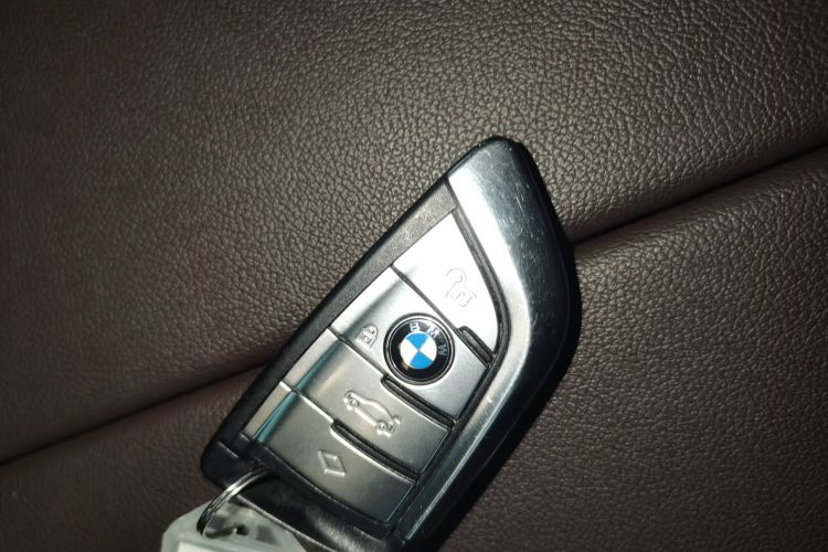 宝马5系 2022款 改款二 525Li 豪华套装中控内饰11