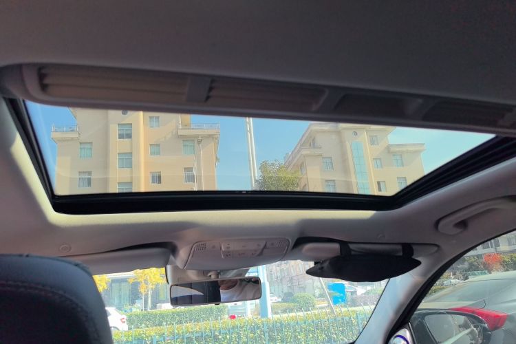 奔驰E级 2016款 E 200 L 运动型中控内饰22