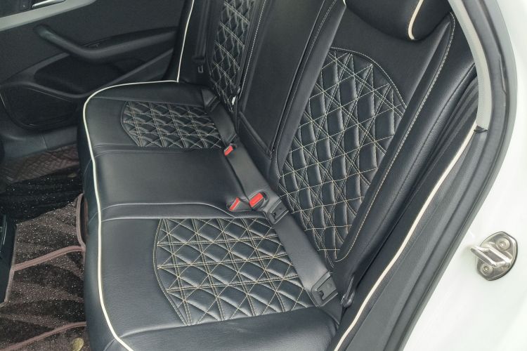 奥迪A4L 2018款 30周年年型 40 TFSI 进取型中控内饰21