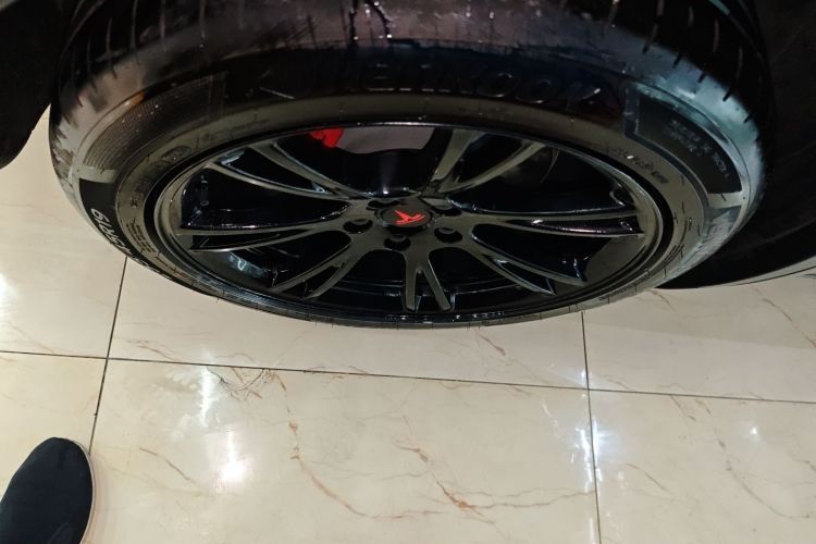 特斯拉 Model Y 2021款 标准续航后驱版车身外观56