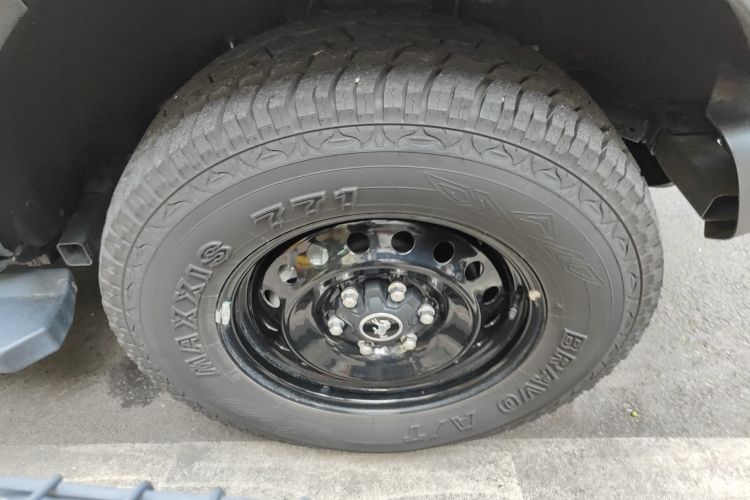 福特烈马 2024款 2.3T 墨钻车身外观10