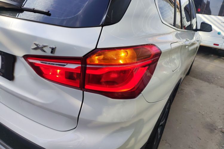 宝马X1 2018款 sDrive18Li 尊享型车身外观9