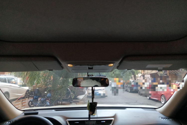 日产 奇骏 2015款 2.5L CVT领先MAX版 4WD局部细节22