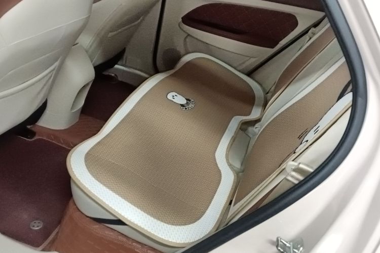 欧拉好猫 2023款 401km标准续航 豪华型 磷酸铁锂中控内饰7004