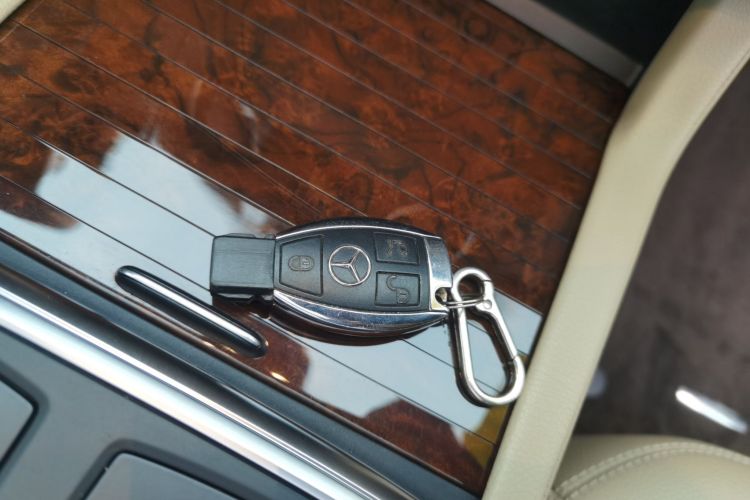 奔驰M级 2014款 ML 400 4MATIC动感型中控内饰11