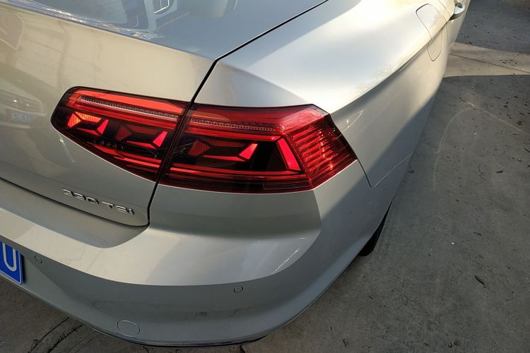 大众 迈腾 2020款 330TSI DSG 豪华型车身外观9